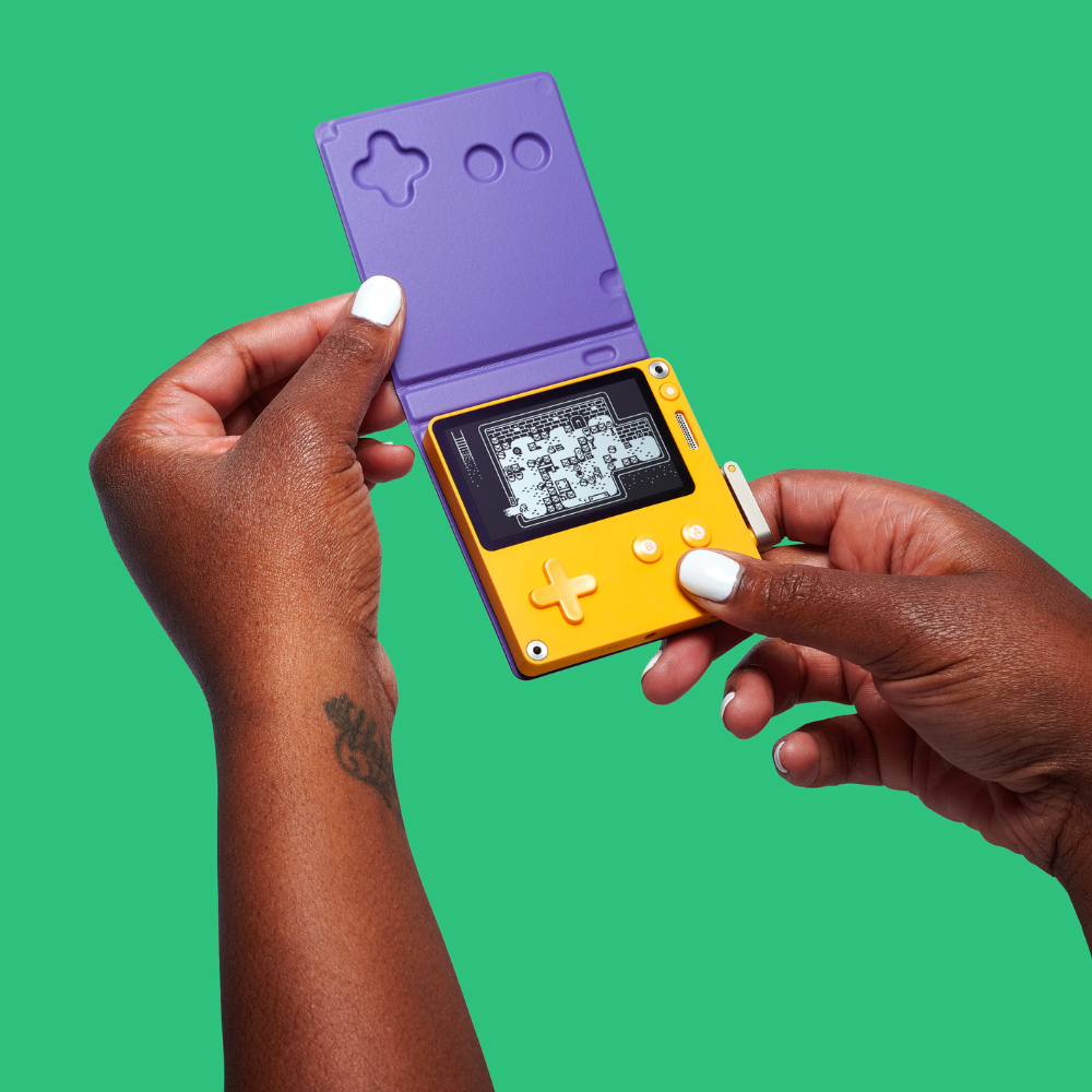 Playdate - Tiny handheld game system - view 5